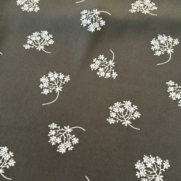 Loft Gray Blouse with flowers XL - Picture 8 of 8